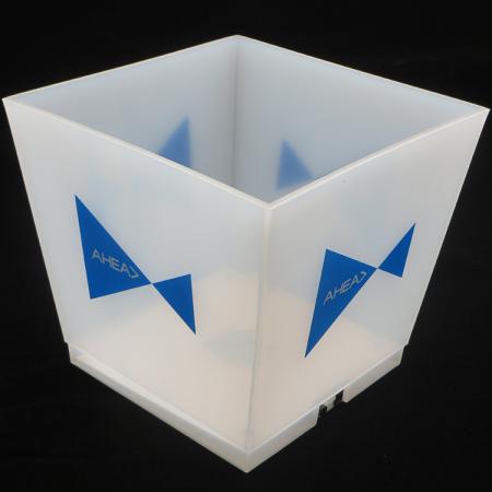 Cubo led de luz blanca con logo epoxi. 