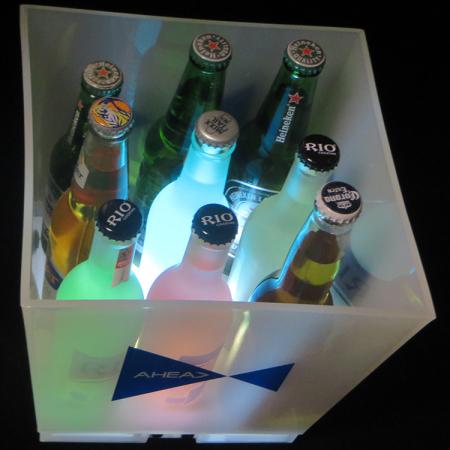 Cubo led de luz blanca con logo epoxi. 