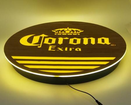 tablero de la muestra de madera con logo de iluminación 